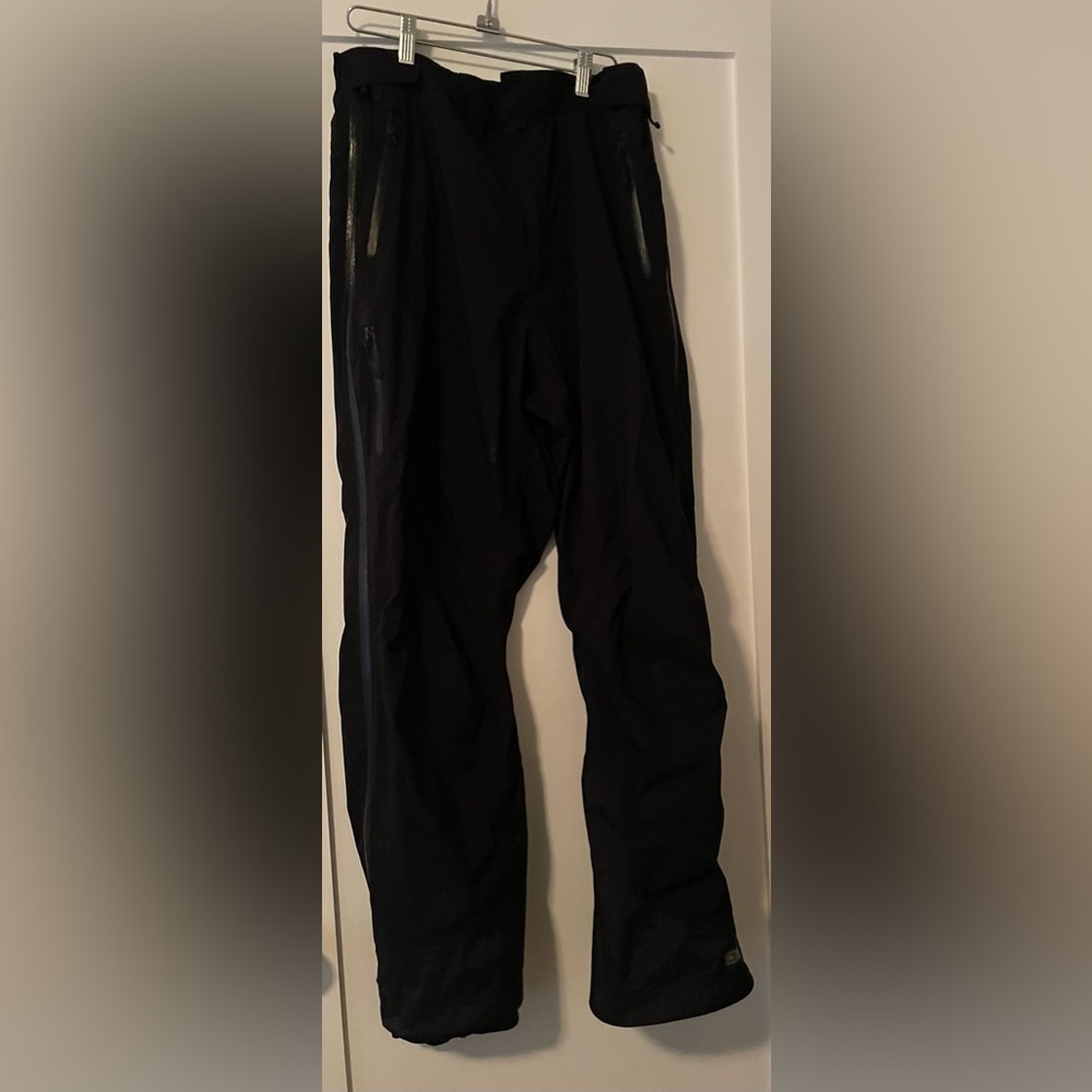 REI MEN’S  BLACK SNOW PANTS